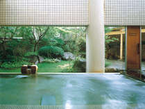 【別棟・大浴場】源泉43℃、ナトリウム塩化物泉の天然温泉を無料でご利用頂けます。
