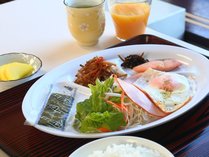【朝食】鮭・ハムエッグ