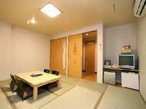 和室　京畳10畳・風呂トイレ別・和室のお風呂は広めのバスルームとゆったりバスタブでです。一室４名様迄