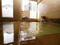 #温泉_男風呂内湯_24時間入浴可能！心行くまで湯治宿の温泉をご堪能ください。　