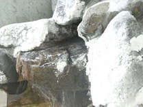 宇久須温泉の天然温泉を楽しんで♪温泉口からは湯の花もまた、いい雰囲気ですね。、良質の温泉と好評。