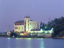 *兵庫県立自然公園東条湖の湖畔にある旅館です