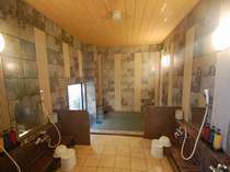 男女別ラジウム人工温泉大浴場「旅人の湯」※写真は男性用。利用時間15:00～2:00・5:00～10:00