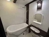 RoomNo４　ダブルベッド×２　シングル二段ベッドの、お部屋