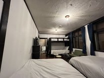 RoomNo３　ダブルベッド×２　シングル二段ベッド