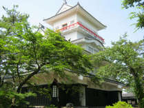 ≪千秋（せんしゅう）公園≫園内には秋田県民会館や平野政吉美術館などがあります。（徒歩約15分）