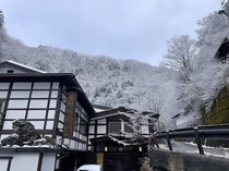 【外観】冬期は信州の雪景色をお楽しみいただけます