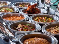 【夕食】チャイニーズ・テーブルではエビチリ、回鍋肉、青椒肉絲など本格中国料理が食べ放題！