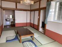 和室9畳　角部屋窓からは太平洋を望めます。
