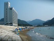 松崎海岸・松崎海水浴場目の前のホテルは波の音を聞きながら、リゾート感をお楽しみください。