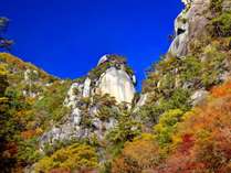 **周辺／昇仙峡（車で50分）花崗岩、松、紅葉の色のコントラストが圧巻！【10月中旬～11月下旬】