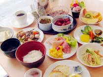 ◆和食・洋食25品以上がそろった、栄養・ボリュームたっぷりの朝食バイキング。