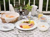 *【ご朝食一例】牧場のご朝食は、季節の恵み、八ヶ岳の恵みをご用意しております。