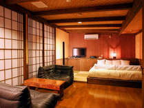 ・【YAMABATO】ソファスペースや畳のスペースもある贅沢なお部屋です