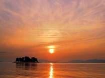【宍道湖】水の都・松江の象徴である宍道湖の夕日は日本一の美しさ！絶景を見に「宍道湖夕日スポット」へ