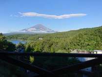 バルコニーで富士山を眺めながらBBQができます♪