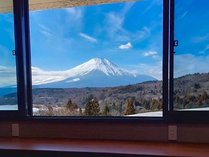 *洋室一例／部屋からは、まるで絵画のような絶景の富士山！山中湖近くの高台にあるので、眺望は抜群です