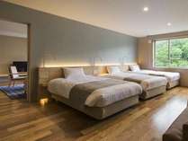 【レディースプレミアム】ベッド3台が横に並ぶ寝室。リビングと合わせ76平米のゆとりの広さです。