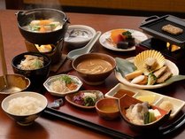【旅館料理】地域で広く伝承されている「愛媛」でしか味わえない料理をお楽しみいただけます。