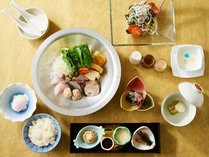 ■朝食一例｜メインは料理長が食べやすくアレンジした秋田の伝統鍋料理『しょっつる鍋』※鍋は2人前