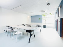4階のミーティングスペース。企業の研修や、サークル等の合宿にも最適です。