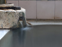 天然の赤倉温泉。100％かけ流し。「美肌の湯」とも名高い名湯です。