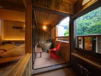 【森の別邸かたくり】客室専用露天風呂は解放感抜群で季節を感じることができます。