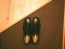 入り口で靴を脱いで過ごしていただく日本人の習慣に合わせたお部屋です。