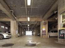 1階駐車場は約20台（2t車まで）収容可能☆駐車場スタッフが常駐(8:00～23：00）