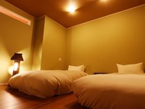日本ベッド使用　ジュニアスイート／和洋室（リビングスペース＆ベッドスペース）