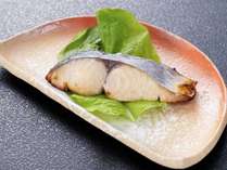 【ご朝食一例】選べる5種のメイン料理…鯖の塩麹漬け
