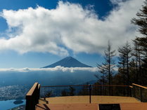 新道峠からの富士山眺望スポット『FUJIYAMAツインテラス』