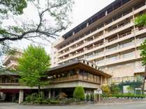 大阪市内から車で３０分！花と緑に囲まれた自然豊かな環境に佇みます。大阪の温泉旅館