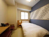 ◆シングルルーム(14.06平米～15.0平米)客室は畳敷きにてご用意サータ社製ベッド(110-120cm×195cm)