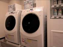 洗濯乾燥機（4F、8F自動販売機コーナーにございます。)