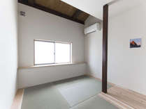 HANARE和室琉球畳の香りが芳しい人気のお部屋です。