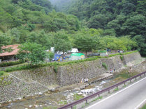 【川遊び】夏は清流で水遊びが楽しめます♪