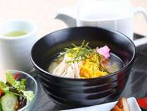 【鶏飯】奄美の郷土料理。スープをかけてお召し上がり下さい☆1日限定10食。（税込み1,430円）