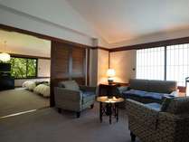 リビングと寝室が独立したハミストンスイート。贅沢な空間で特別なステイを。