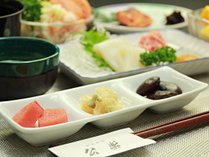 #【ご朝食一例】朝食はこだわりの和食膳をご用意しております。いつもの朝より少し贅沢に