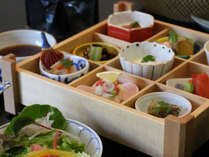 京都伝統のおばんざいを中心とした彩り豊かなご朝食(写真はイメージ)