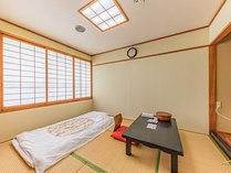 【和室／15平米】沖縄では珍しい和室。コンパクトな広さで、1名から2名で宿泊するお客様にオススメ