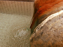 #当館のお湯は、上流の源泉に近いことから、豊富な湯量が特徴です。