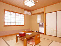 8畳と10畳の広さの和室になります。洗面とWCは客室についています。