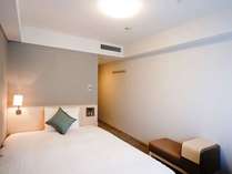 ◆スタンダードダブルルームのベッドサイズは154cm、ゆったりとお休みいただけます。