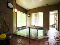 お風呂＿三笠の自然の中にある旅館。四季の移り変わりもお楽しみの1つです♪