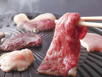 【5種炙り肉】“ジュワ～ッ”と焼く音が食欲をそそる！脂まで美味しく“いただきます”