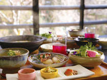 【和朝食】自慢の『とり雑炊』をはじめ、地元食材をふんだんに使った健康朝食♪