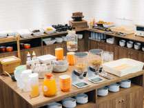 和食を中心に、地場産食材などを使った朝ごはんを用意しております。