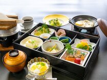 ご朝食一例：南阿蘇の清らかな水が育む、美味しい朝ごはんをお召し上がりください。